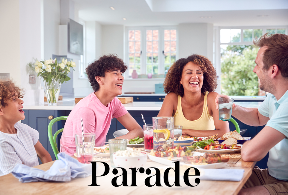 Families Who Eat Dinner Together Tend To Have This One Thing in Common